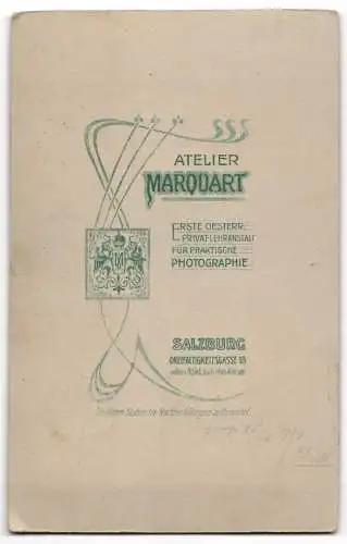 Fotografie Marquart, Salzburg, Dreifaltigkeitsgasse 18, Elegante Dame mit Hut und Schirm