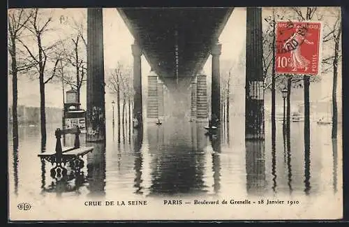 AK Paris, Boulevard de Grenelle, Crue de la Seine 1910