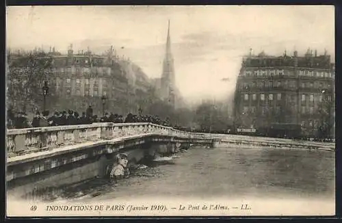AK Paris, Inondations 1910, Le Pont de l`Alma, Hochwasser