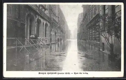 AK Paris, inondations de janvier 1910, la rue de Lille avec la passerelle de secours