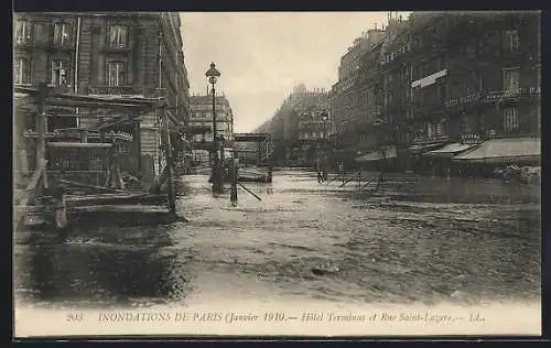 AK Paris, hôtel Terminus et gare Saint-Lazare, Inondations de Janvier 1910, Hochwasser