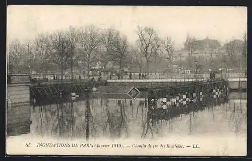 AK Paris, Inondation de la Seine 1910, Chemin de fer des Invalides