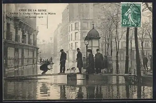 AK Paris-Clichy, Crue de la Seine 1910, Place de la Mairie