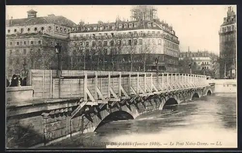 AK Paris, Inondations de janvier 1910, Le Pont Notre-Dame, Hochwasser