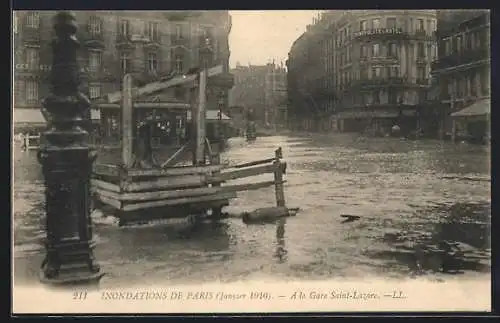 AK Paris, Inondations Janvier 1910, A la Gare Saint-Lazare, Hochwasser