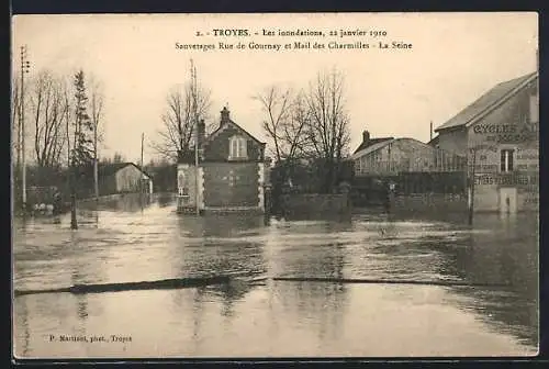 AK Troyes, Les inondations 1910, Sauvetages Rue de Gournay et Mail des Charmilles