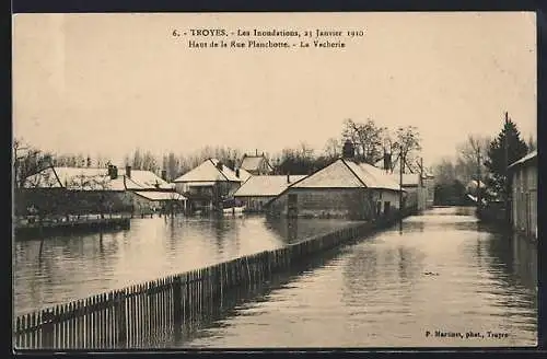 AK Troyes, Inondations 1910, Haut de la Rue Planchotte, la Vacherie