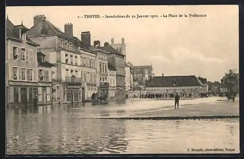 AK Troyes, Inondations 1910, La Place de la Préfecture