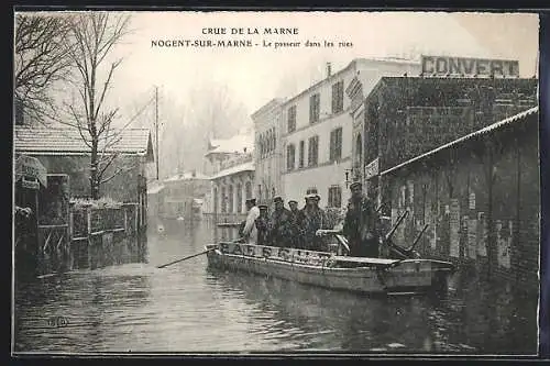 AK Nogent-sur-Marne, Crue de la Marne, Le passeur dans les rues