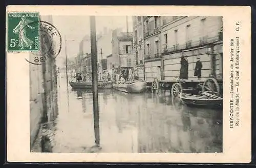 AK Ivry-Centre, Inondations 1910, Rue de la Mairie, le Quai d`Embarquement