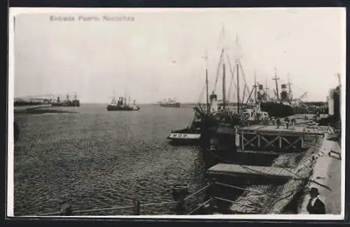 AK Necochea, Entrada Puerto