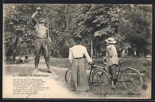 AK Wassy, A l`Arbre Bossu: Promenade avec cyclistes et statue dans le parc