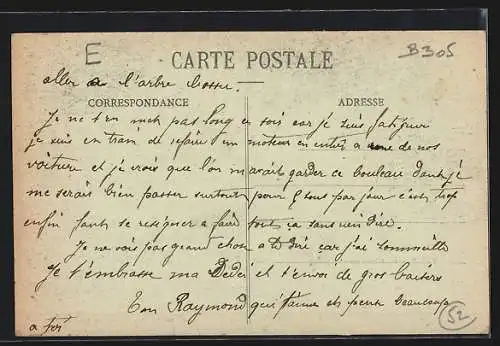 AK Wassy, A l`Arbre Bossu: Promenade avec cyclistes et statue dans le parc