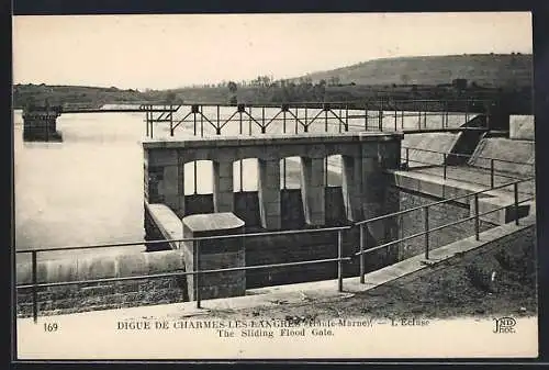 AK Charmes-lès-Langres, La digue et l`écluse sur la Marne