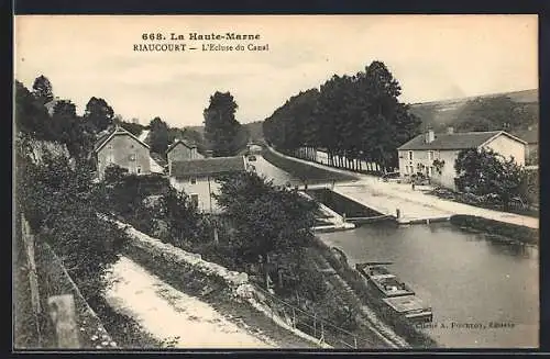 AK Riaucourt, L`Écluse du canal et les maisons environnantes