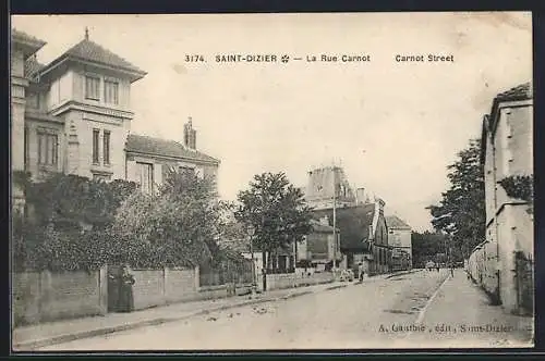AK Saint-Dizier, La Rue Carnot et ses maisons bourgeoises