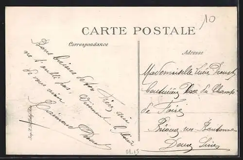 AK Saint-Dizier, La Rue Gambetta avec des passants et des bâtiments commerciaux
