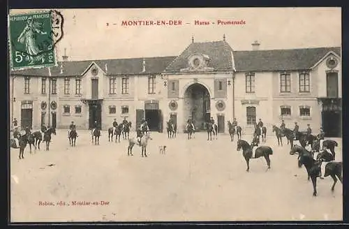 AK Montier-en-Der, Haras, Promenade des chevaux devant le bâtiment historique