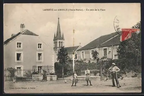 AK Laferté-sur-Amance, Un coin de la Place