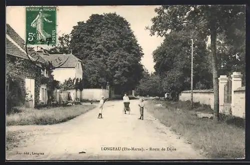 AK Longeau, Route de Dijon avec enfants jouant dans la rue