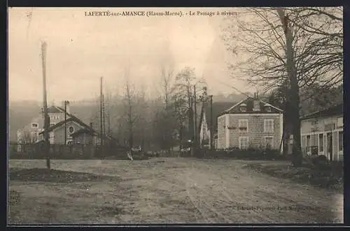 AK Laferté-sur-Amance, Le Passage à niveau