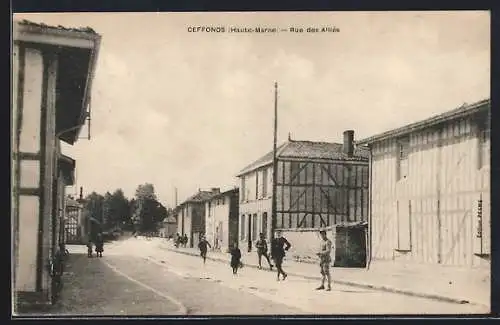 AK Ceffonds, Rue des Alliés avec maisons à colombages et passants