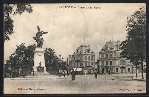 AK Chaumont, Place de la Gare avec monument et bâtiments historiques