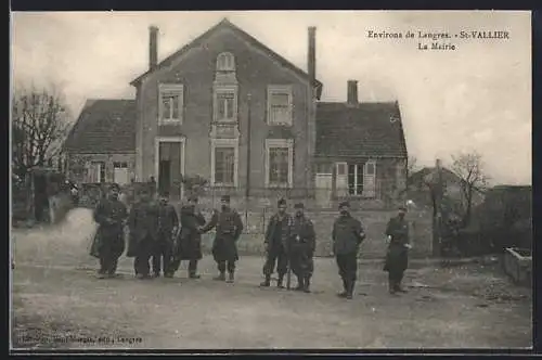 AK Saint-Vallier, La Mairie avec des soldats devant le bâtiment