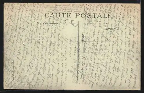 AK Villiers-en-Lieu, Le Château Palée et passants sur la rue principale
