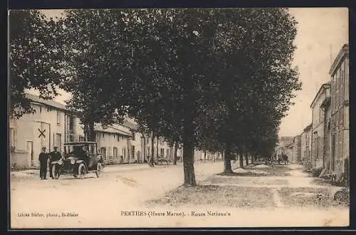 AK Perthes, Route Nationale avec voiture et passants