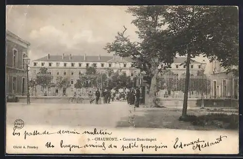 AK Chaumont, Caserne Damrémont et passants devant l`entrée principale