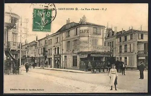 AK Saint-Dizier, La Place d`Armes avec café et passants