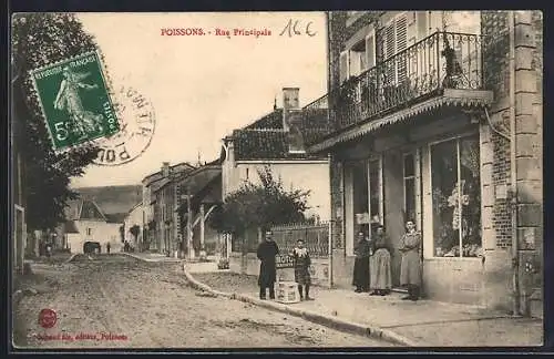 AK Poissons, Rue Principale avec habitants devant les commerces