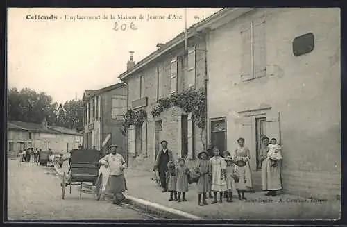 AK Ceffonds, Emplacement de la Maison de Jeanne d`Arc avec habitants devant les maisons