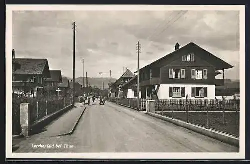 AK Lerchenfeld bei Thun, Strassenpartie mit Reihenhäusern