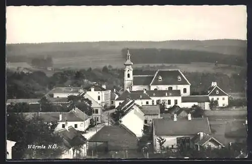 AK Würmla /N. Ö., Strassenpartie mit Kirche