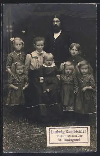 AK St. Radegund, Christusdarsteller Ludwig Rambichler mit Familie