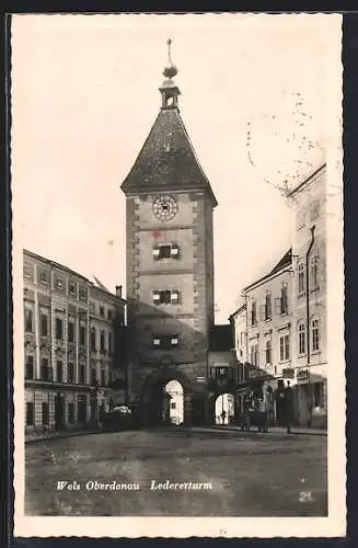 AK Wels /Oberdonau, Strassenpartie am Ledererturm