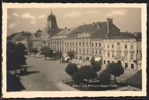 AK Wels, Kaiser Josef-Platz mit Gasthof zu den Drey Kronen