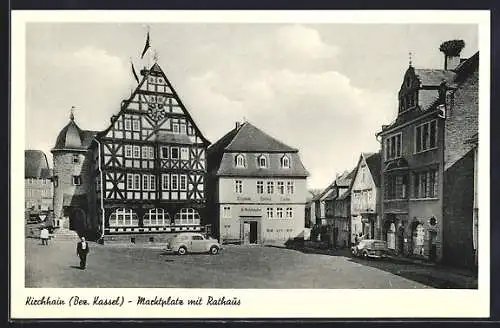 AK Kirchhain / Kassel, Marktplatz mit Rathaus, Tapeten Farben Lacke Geschäft, Autos