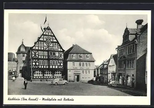 AK Kirchhain / Kassel, Marktplatz mit Rathaus, Tapeten Farben Lacke Geschäft, Autos