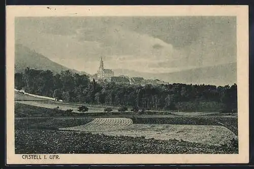 AK Castell i. Ufr., Ortsansicht mit Feldern u. Bergpanorama