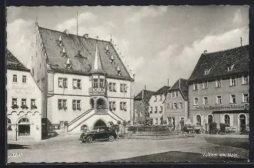 AK Volkach a. M., Marktplatz mit Gasthof zur Mainbrücke u. Rathaus