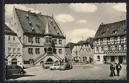 AK Volkach a. M., Marktplatz mit Rathaus, VW-Käfer