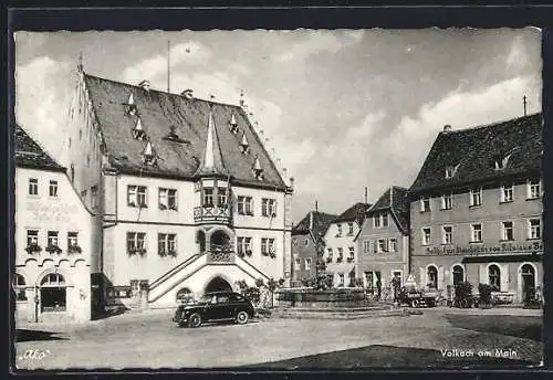 AK Volkach a. M., Marktplatz mit Gasthof zur Mainbrücke, Rathaus