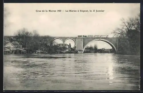 AK Nogent, Crue de la Marne 1910 le 27 Janvier, Eisenbahn a. d. v. Hochwasser gefährdeten Brücke