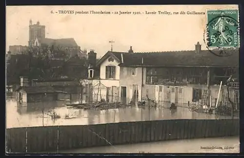 AK Troyes, Lavoir Trolley, rue des Guillemets, Inondation 1910, Hochwasser