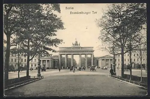 AK Berlin, Brandenburger Tor mit Pferdekutschen