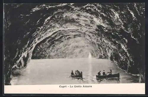 AK Capri, Besucher in Booten in der Höhle Grotta Azzurra