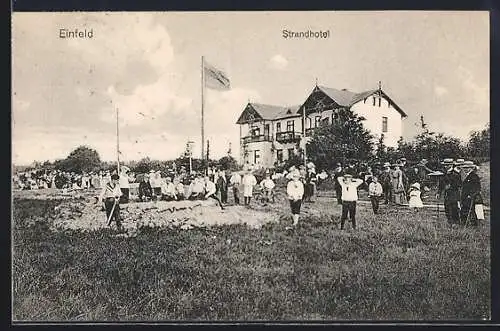 AK Einfeld, Strandhotel, davor eine Menschenmenge